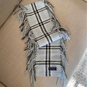 Classic Burberry London wool cashmere scarf